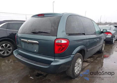 2005 Chrysler Town & Country z USA, uszkodzony, nr VIN 1C4GP45RX5B270356